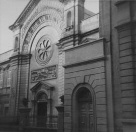 Knisja Il-Familja Mqaddsa mmexxija mis-sorijiet